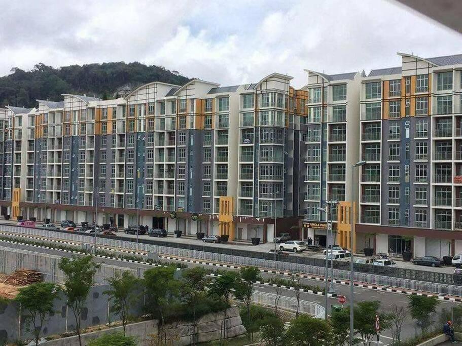 W39C Warmstay Atgoldenhill Nightmarket 2R Wifi Carpark Бринчанг Экстерьер фото